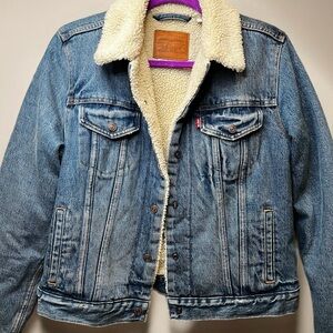 Womens Levi trucker Sherpa jacket size L